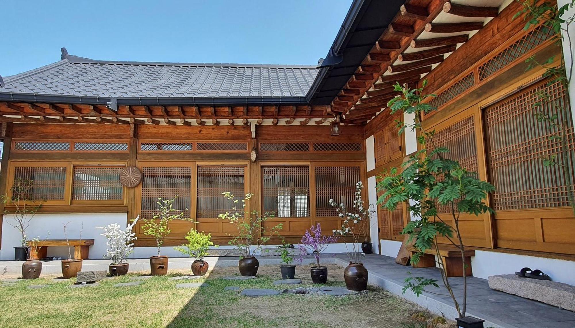 Sayu Hanok *